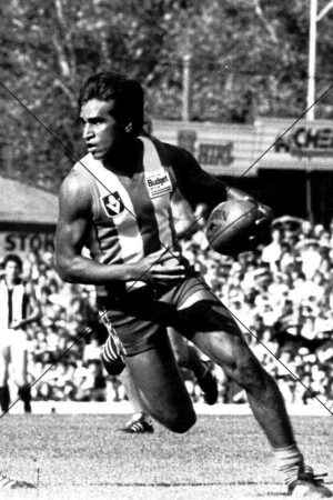 Phil Krakouer in Full Flight – North Melbourne Photo Print 6"x4"