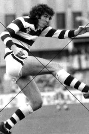 Larry Donohue Boots It Long – Geelong Full Forward in Motion Photo Print 6"x4"