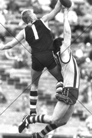 Trevor Barker Flies High in Classic VFL Contest Photo Print 6"x4"