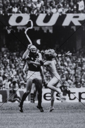 Bruce Doull & The Streaker – 1982 VFL Grand Final Moment Photo Print 6"x4"