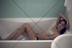 Shanina Shaik in Bathtub – 6"x4" Intimate Photo Print