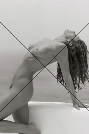 Cindy Crawford - Sensual Black And White Pose Against The Ocean Photo Print 6" x 4"