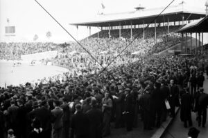 A Big Crowd Attended The Game At The Sydney Cricket Ground In 1938 Photo Print 6" x 4"