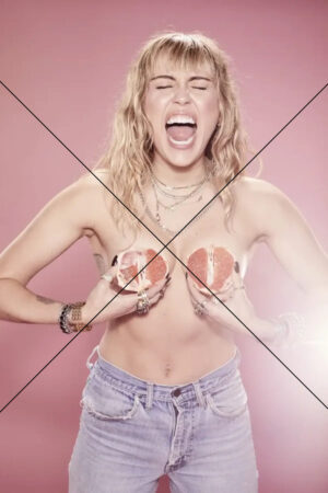 Miley Cyrus Screaming Holding Oranges Photo Print 6" x 4"