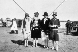 Fashions At Nyngan Picnic Races NSW 1927-30 Photo Print 6" x 4"