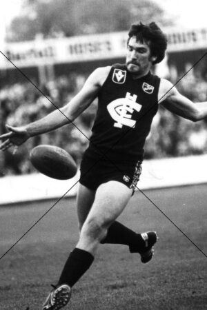 Peter Bosustow Kicking for Carlton Football Club Photo Print 6" x 4"
