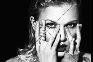 Black and White Close-Up of Taylor Swift with Rings Photo Print 6" x 4"