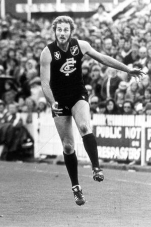 Robert Walls Kicking During VFL Game For Carlton 6" x 4" Photo Print