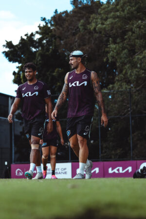 Jesse Arthars Talks Strategy With Teammate 6" x 4" Photo Print