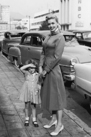 Jayne Mansfield & Daughter Jayne Marie, 1954 – 6" x 4" Photo Print