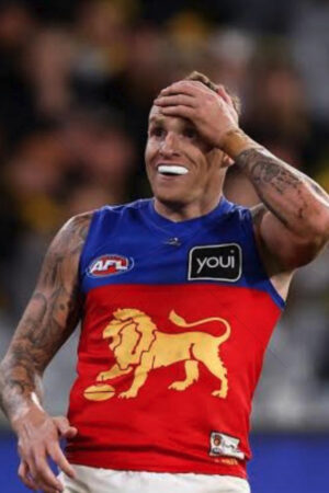 Mitch Robinson Shocked Expression 6" x 4" Photo Print