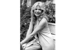 Loretta Swit Sitting Outdoors on Garden Bench 6" x 4" Photo Print