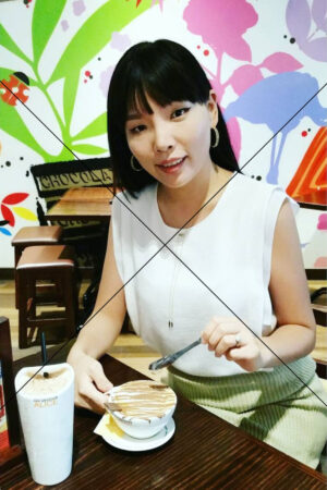 Dami Im Dining at Colorful Cafe Table Photo Print 6" x 4"