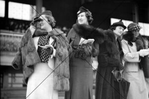 Elegant Women Watching Races Melbourne Cup 1936 Photo Print 6" x 4"