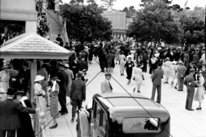 Race Day Crowds Outside Entrance Melbourne Cup 1936 Photo Print 6" x 4"