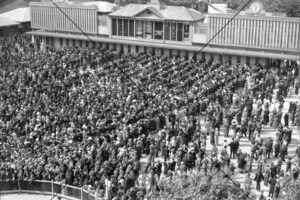 Crowds at Tote Board Melbourne Cup 1936 Photo Print 6" x 4"