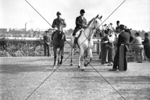 Mounted Jockey Returns To Scale Melbourne Cup 1936 Photo Print 6" x 4"
