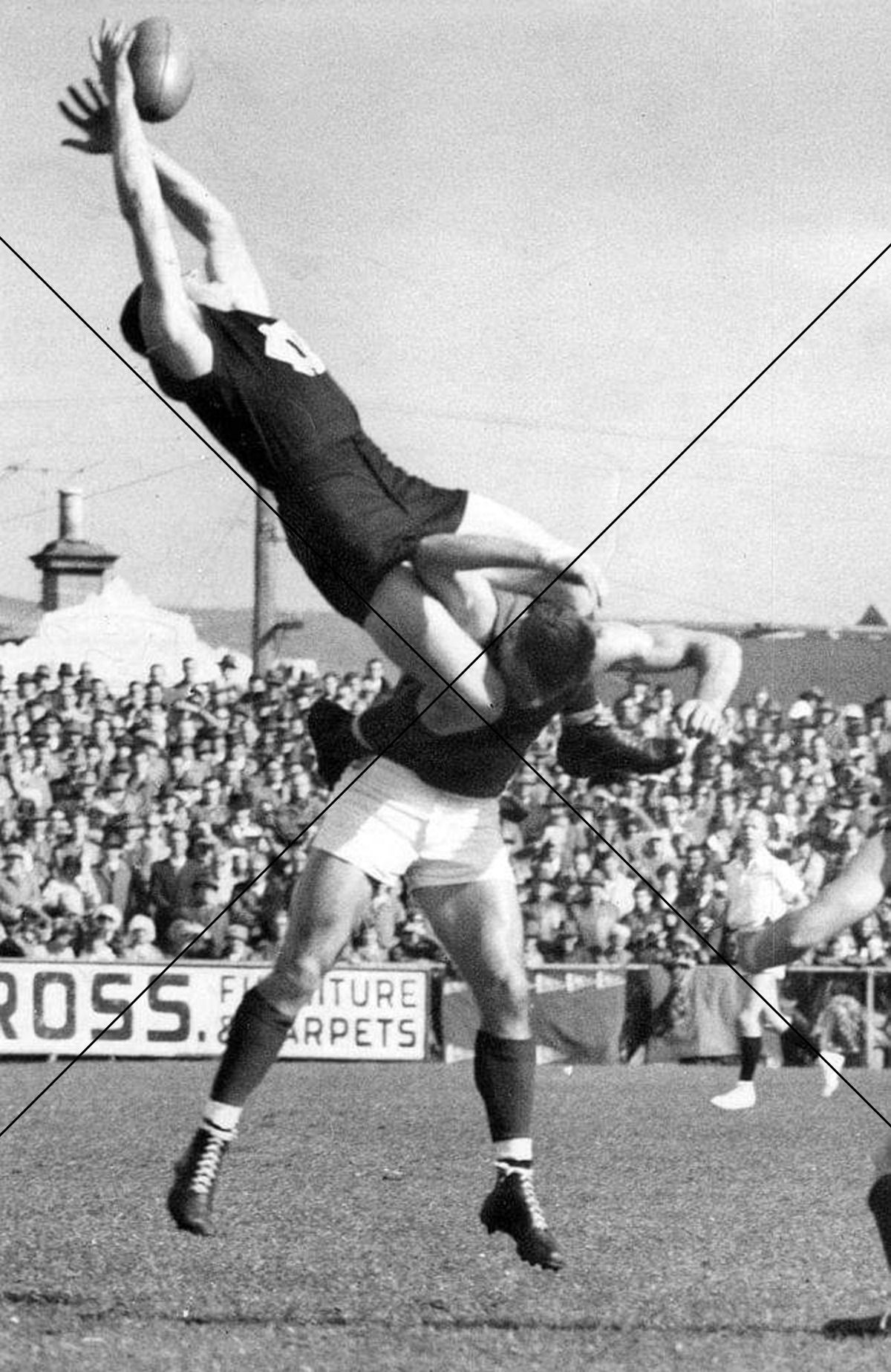 Kevin Murray Marks Over Ron Barassi Photo Print 6" x 4"