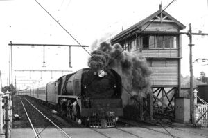 Steam Train H220 Passes Essendon Signal Box 1940s Print 6" x 4"