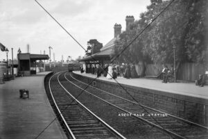 Up Train Arriving Pre-Electrification Looking North Photo Print 6" x 4"