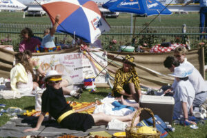 Racegoers Picnic with Windbreak - 1986 Melbourne Cup - 6" x 4" Photo Print