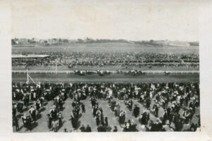 Sydney Cup Crowds on Easter Monday – 1935 6" x 4" Photo Print