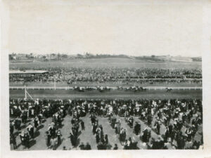 Field Thunders Past in Sydney Cup – 1935 6" x 8" Photo Print