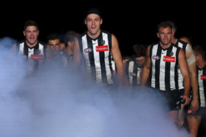 Collingwood Captain Leads Team Through Fog 6" x 4" Photo Print