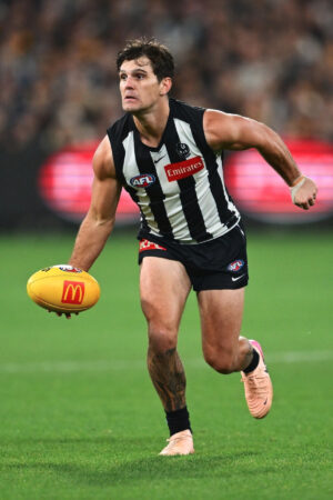 Lachie Schultz Eyes Target While Charging Forward 6" x 4" Photo Print