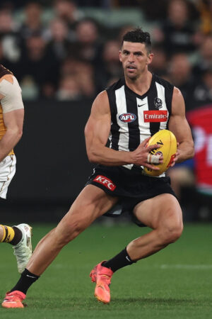 Scott Pendlebury holding yellow Sherrin 6" x 4" Photo Print