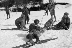 Female Skiers Laughing in Kosciuszko Snow c.1925 6" x 4" Photo Print