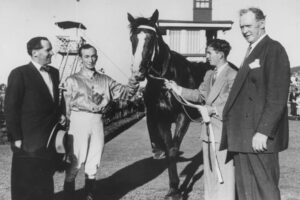 Sea Sovereign After Winning The St Leger Stakes 1953 6" x 4" Photo Print