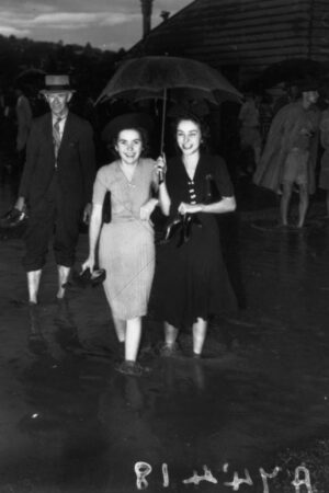 Two Young Punters Wading At Albion Park Brisbane 1941 6" x 4" Photo Print
