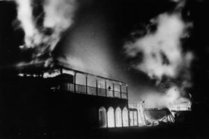 Commercial Hotel In Chinchilla Ablaze On August 6" x 4" Photo Print