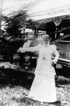 Lady Lamington With A Cockatoo Toowoomba 6" x 4" Photo Print