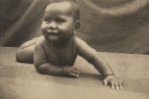 Baby Girl Lying On Her Tummy Ravenshoe O 6" x 4" Photo Print