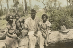 Family With Children Sitting On Log Ravenshoe 6" x 4" Photo Print