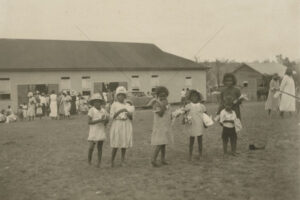 Children Holding Presents Queensland 6" x 4" Photo Print