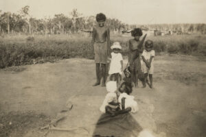 Young Cousins Kissing While Others Watch 6" x 4" Photo Print