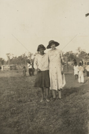 Women And Girl Posing Woorabinda 6" x 4" Photo Print