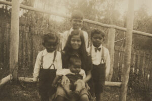 Woman With Four Children Sitting Ravenshoe 6" x 4" Photo Print