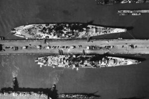 Battleship USS Missouri and large cruiser USS Alaska in 1944 6" x 4" Photo Print