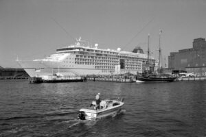 The World In Black And White 6" x 4" Photo Print