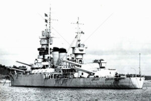 Italian Dreadnought Conte di Cavour entering Taranto 6" x 4" Photo Print