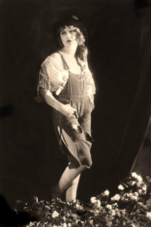 Ziegfeld Model 1920s Flapper Big Hat Smile 6"x4" Photo Print