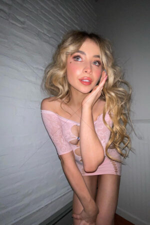 Sabrina Carpenter, Gorgeous Singer, Songwriter Photo Print - 6" x 4"