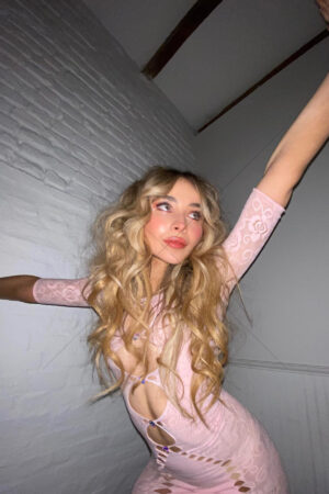 Sabrina Carpenter, Gorgeous Singer, Songwriter Photo Print - 6" x 4"