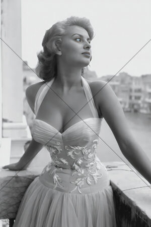Sophia Loren Elegant Balcony Pose 6" x 4" Photo Print
