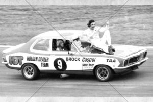 Peter Brock Acknowledges The Crowd 6" x 4" Photo Print