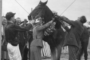 Balranald horse Paphos winning Mildura Cup Sandalong Park 1952 6" x 4" Photo Print